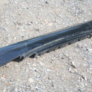 (95) 2010 BMW 1 SERIES E82. DRIVER SIDE SKIRT BLACK