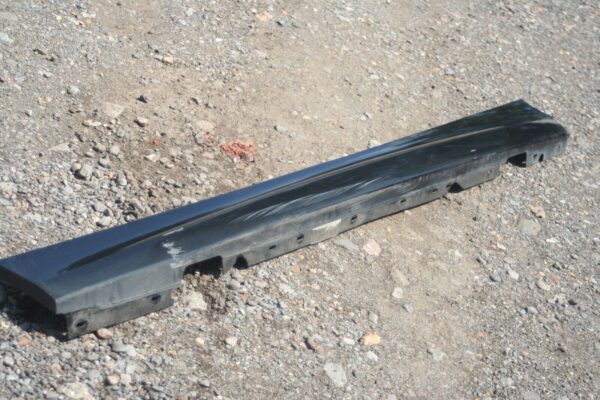 (95) 2010 BMW 1 SERIES E82. PASSENGER SIDE SKIRT BLACK - Image 2