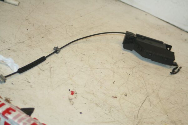 (95) 2010 BMW 1 SERIES E82. BOOT LID LATCH LOCK