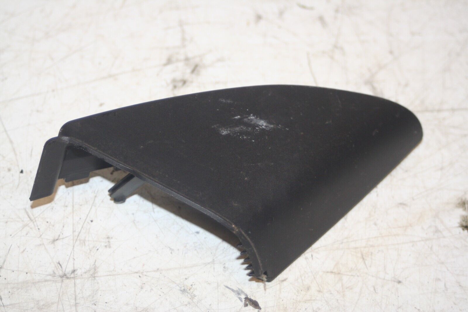 (95) 2010 BMW 1 SERIES E82. DOOR WING MIRROR TRIANGLE TRIM