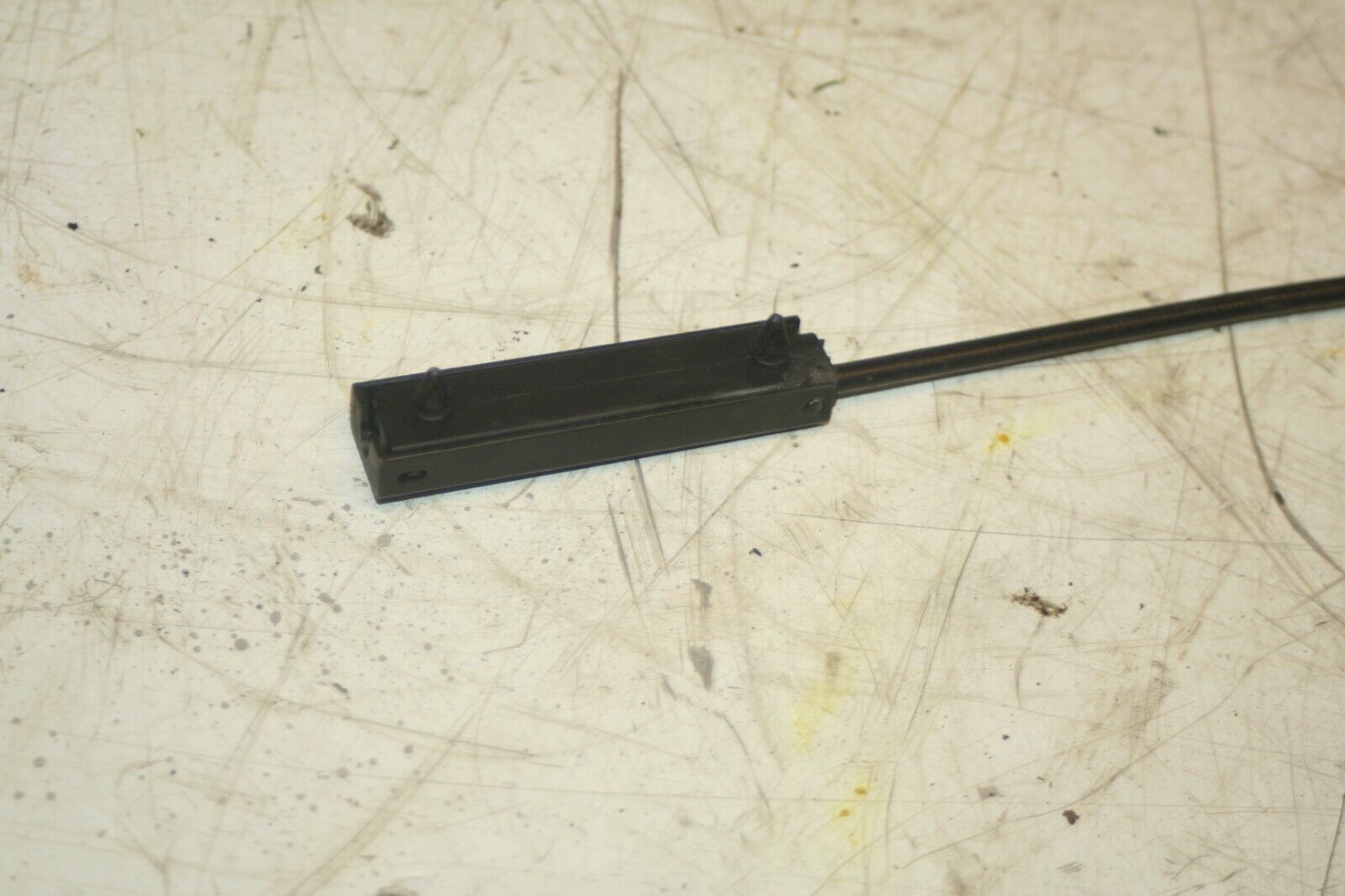 (95) 2010 BMW 1 SERIES E82. BONNET RELEASE CABLE - Image 3