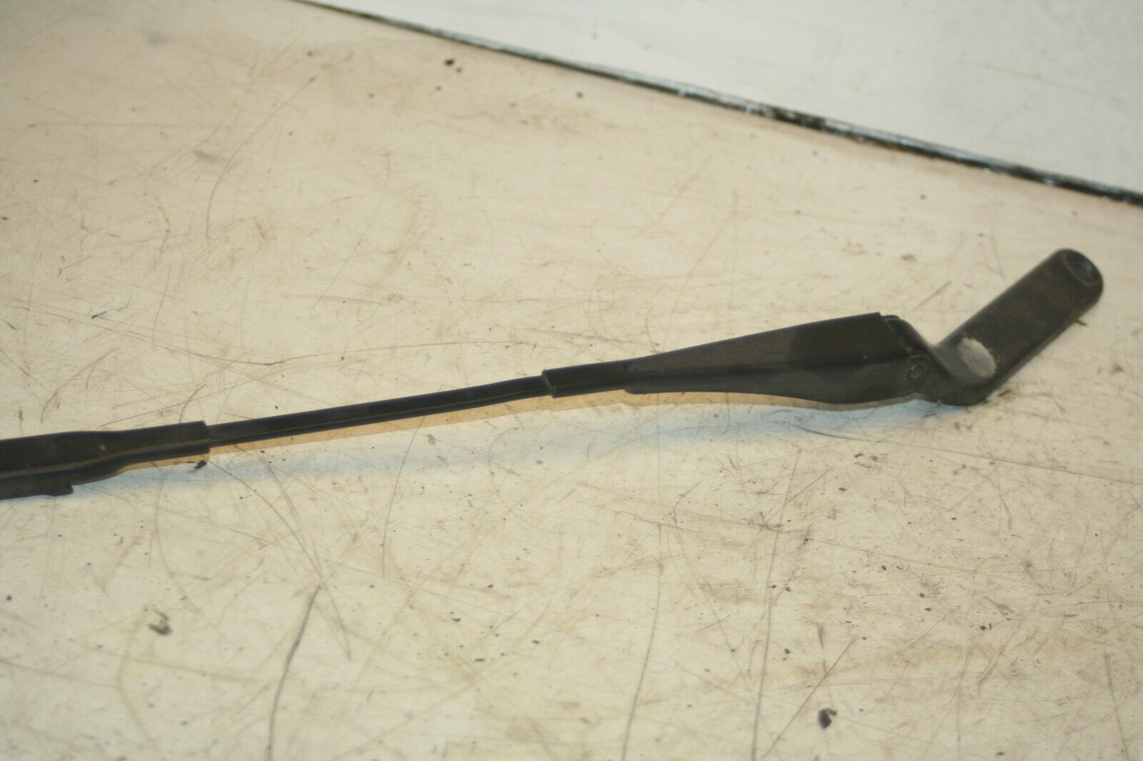 (95) 2010 BMW 1 SERIES E82. WIPER ARM