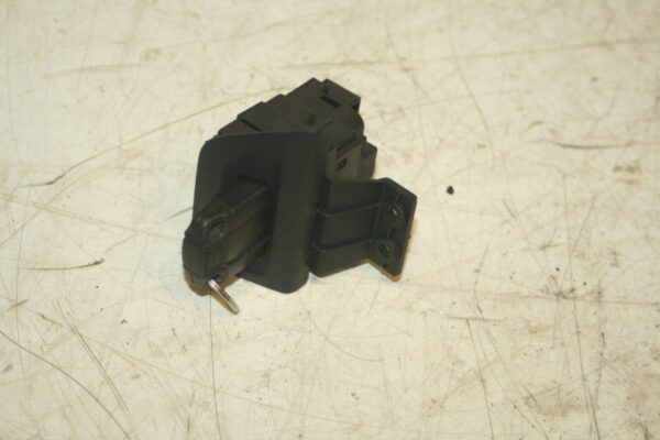 (95) 2010 BMW 1 SERIES E82. IGNITION KEY SLOT WITH KEY