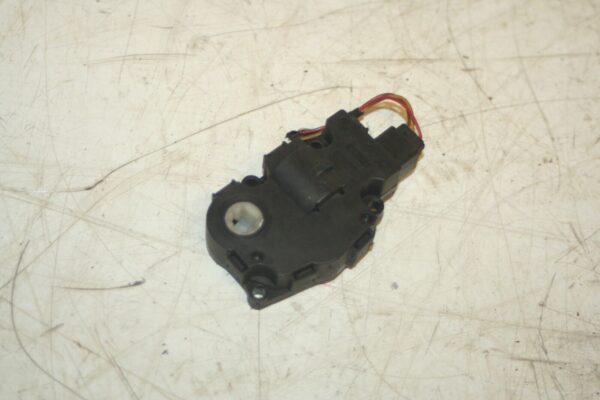 (95) 2010 BMW 1 SERIES E82. HEATER CONTROL FLAP ACTUATOR MOTOR