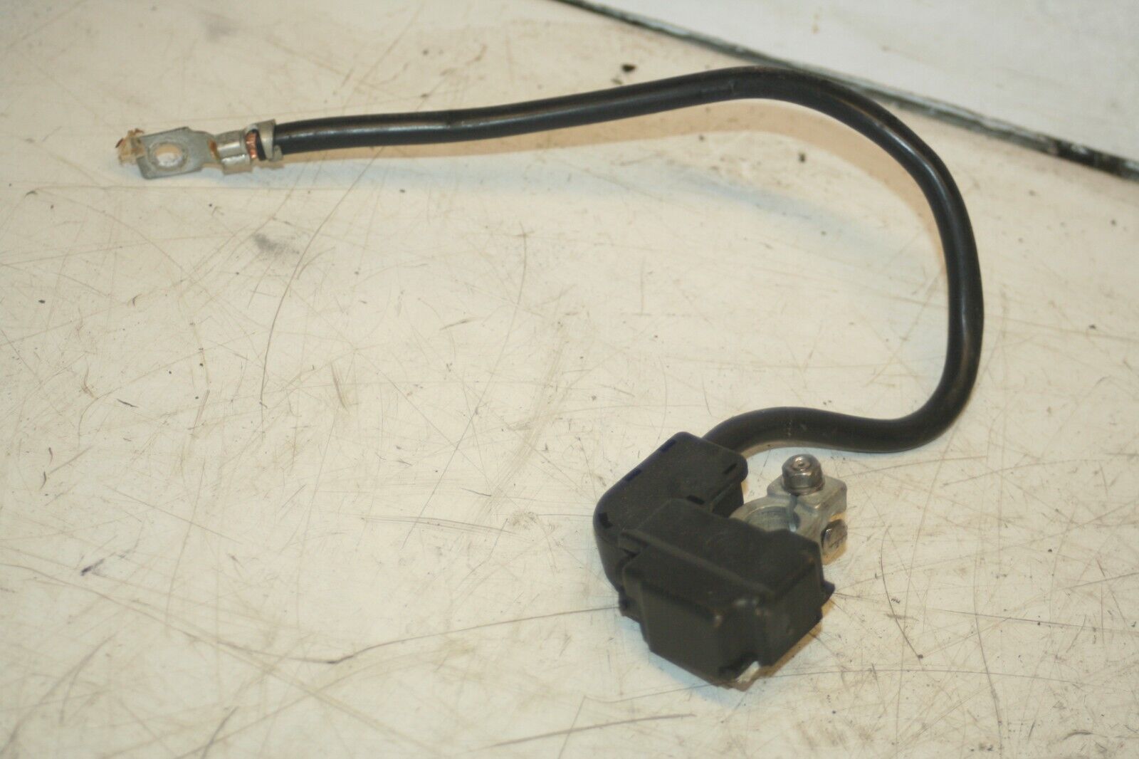 (95) 2010 BMW 1 SERIES E82. BATTERY NEGATIVE TERMINAL AND CABLE