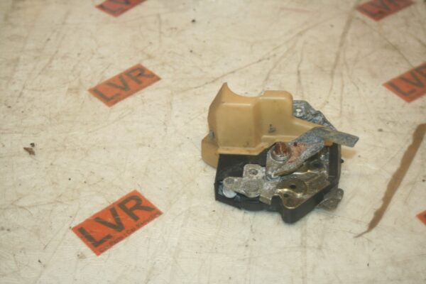 1989 MERCEDES 300E W124. DRIVER SIDE REAR DOOR LOCK MOTOR - Image 2