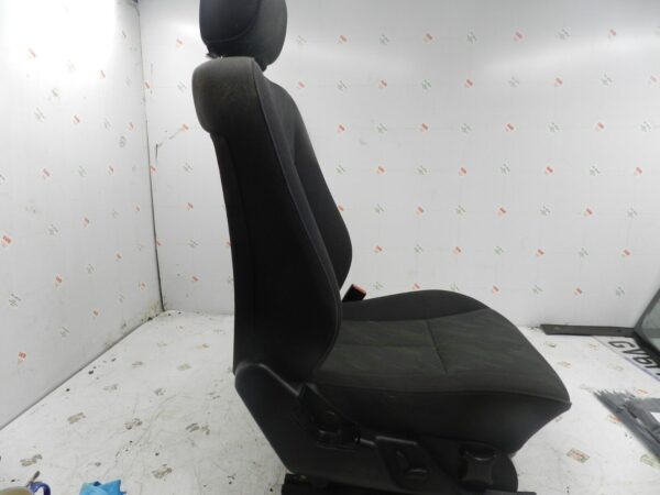 (131) 2002 MERCEDES BENZ E CLASS ESTATE W210. DRIVER SIDE FRONT SEAT GREEN - Image 3
