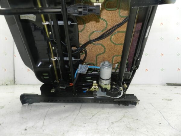 (131) 2002 MERCEDES BENZ E CLASS ESTATE W210. DRIVER SIDE FRONT SEAT GREEN - Image 7