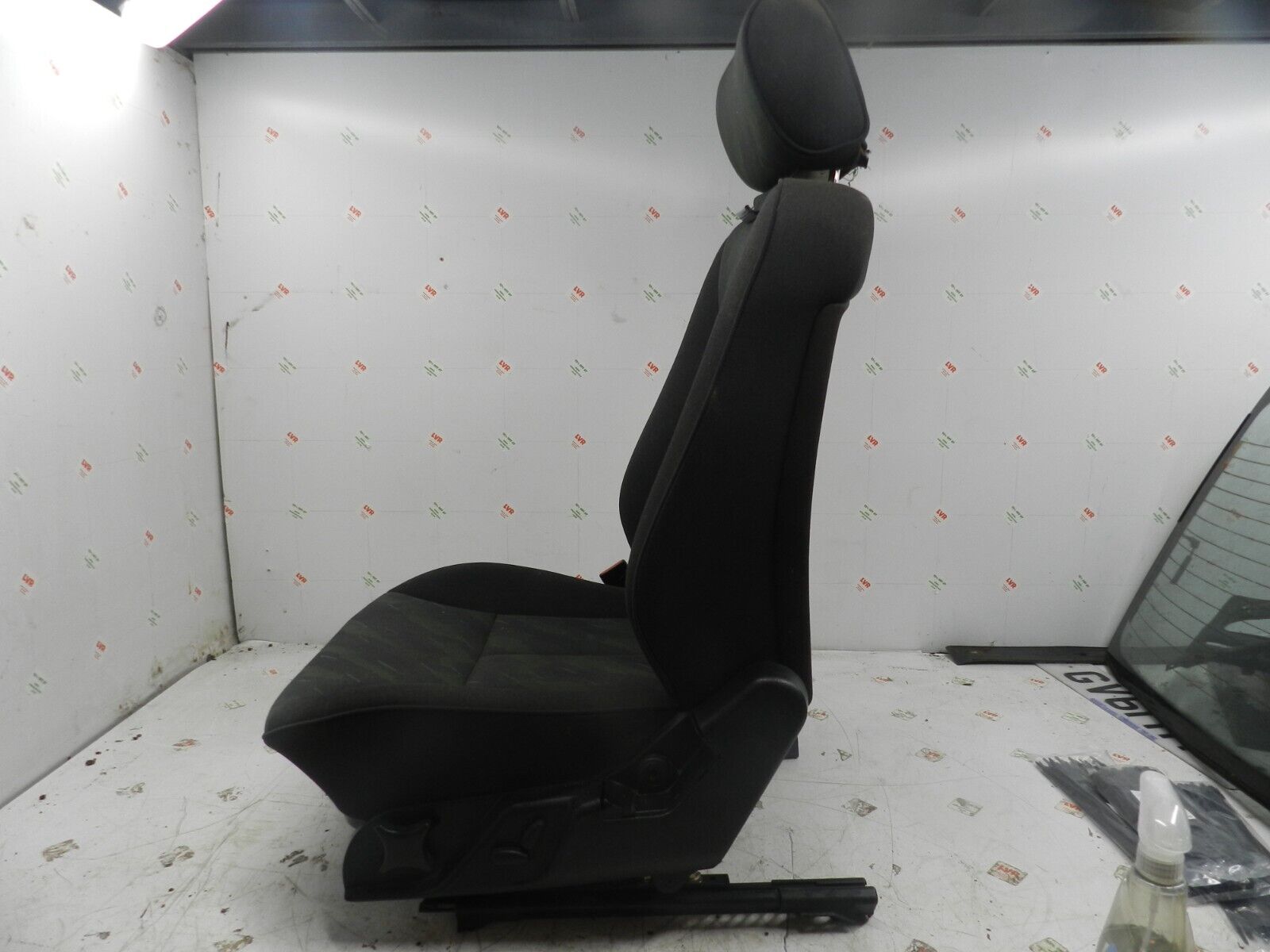 (131) 2002 MERCEDES BENZ E CLASS ESTATE W210. PASSENGER SIDE FRONT SEAT GREEN - Image 2