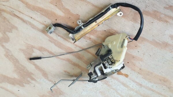 2005 HONDA JAZZ 1.4 PETROL AUTOMATIC. NSF DOOR LOCK MOTOR MODULE.