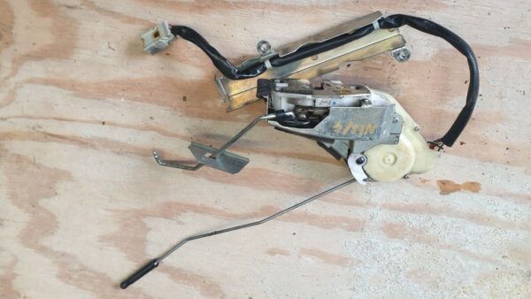 2005 HONDA JAZZ 1.4 PETROL AUTOMATIC. NSF DOOR LOCK MOTOR MODULE. - Image 2