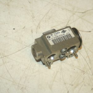 (95) 2010 BMW 1 SERIES E82. AIR CON PIPE CONNECTOR