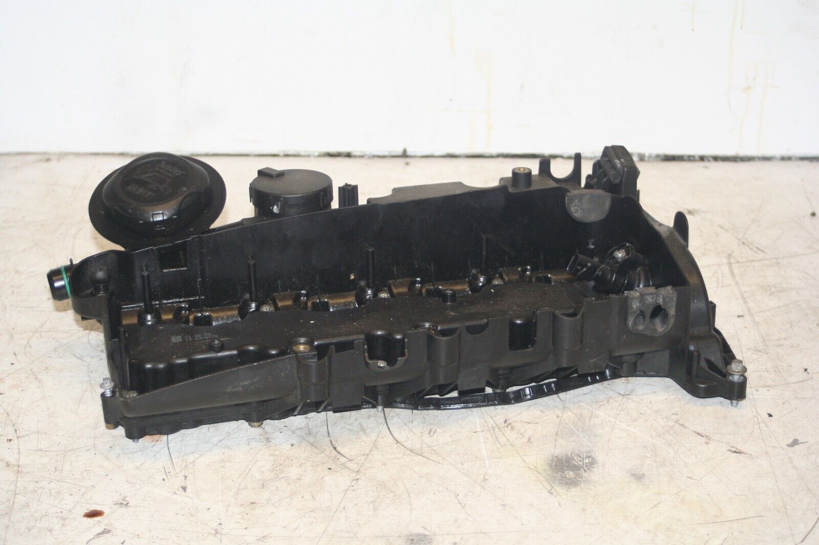 (95B) 2010 BMW 1 SERIES E82. ROCKER COVER CAM VALVE COVER