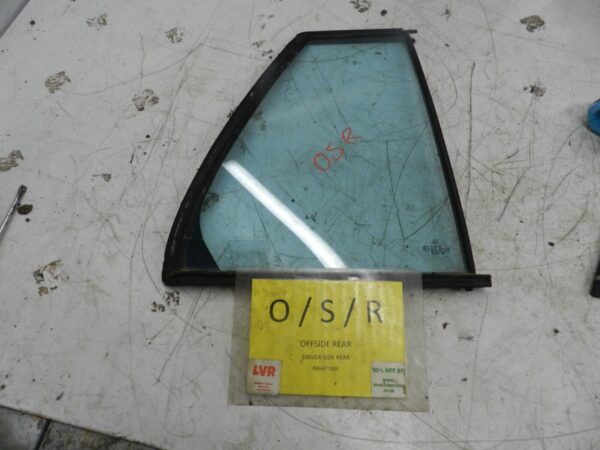 (131) 2002 MERCEDES BENZ E CLASS ESTATE W210. DRIVER REAR QUARTER WINDOW GLASS