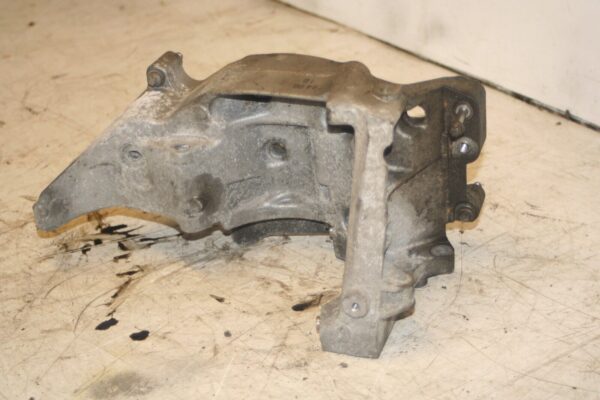 (95B) 2010 BMW 1 SERIES E82. ENGINE FRAME MOUNT - Image 2
