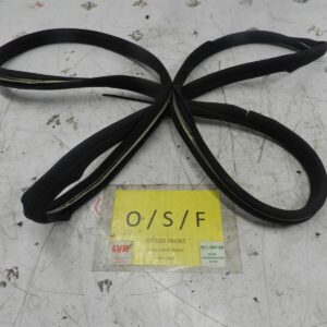 (131) 2002 MERCEDES BENZ E CLASS ESTATE W210. DRIVER FRONT DOOR RUBBER SEAL