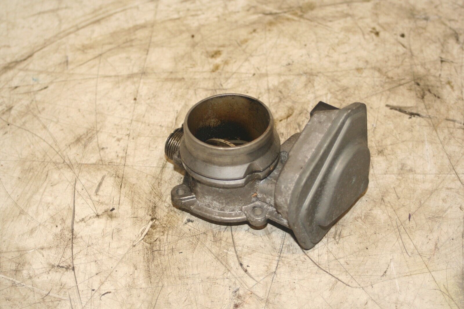(95B) 2010 BMW 1 SERIES E82. THROTTLE BODY