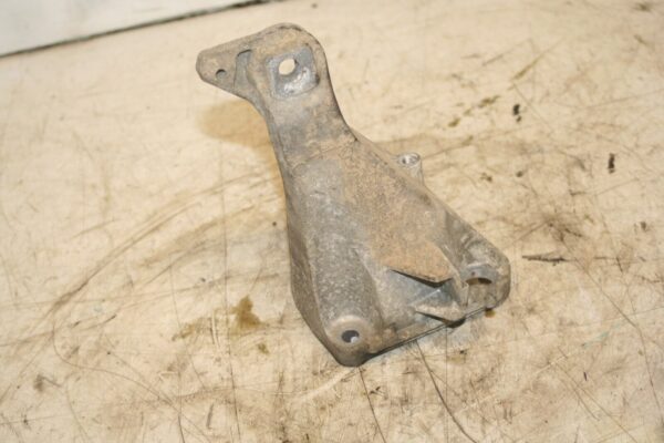(95B) 2010 BMW 1 SERIES E82. ENGINE MOUNT