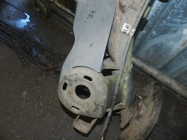 VOLKSWAGEN BEETLE CONVERTIBLE 1.8T REAR AXLE - Image 4