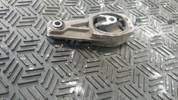 Citroen DS3 2015/16 1.2T Lower Engine Mount 9802483780 - Image 4