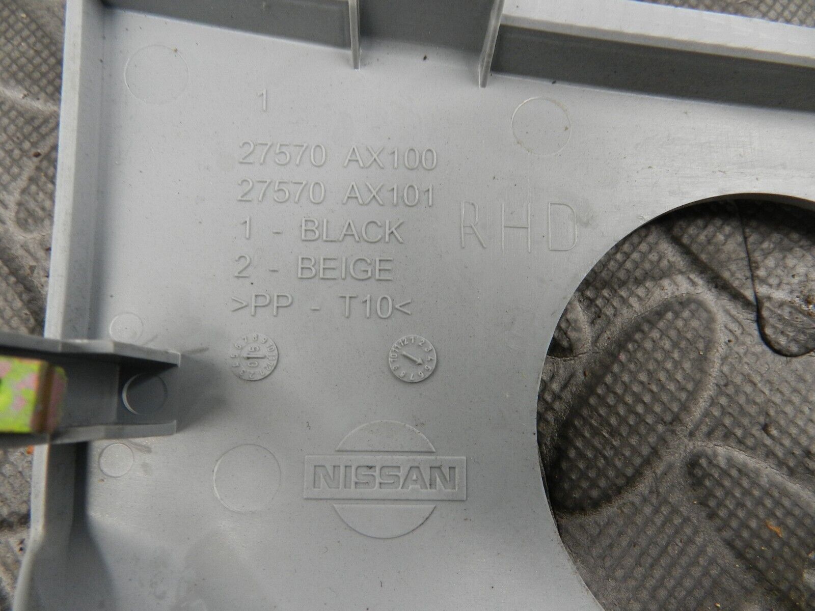 142 NISSAN MICRA K12 CONVERTIBLE C+C. CENTRE CONSOLE TRIM 12V SOCKET 27570AX100 - Image 3