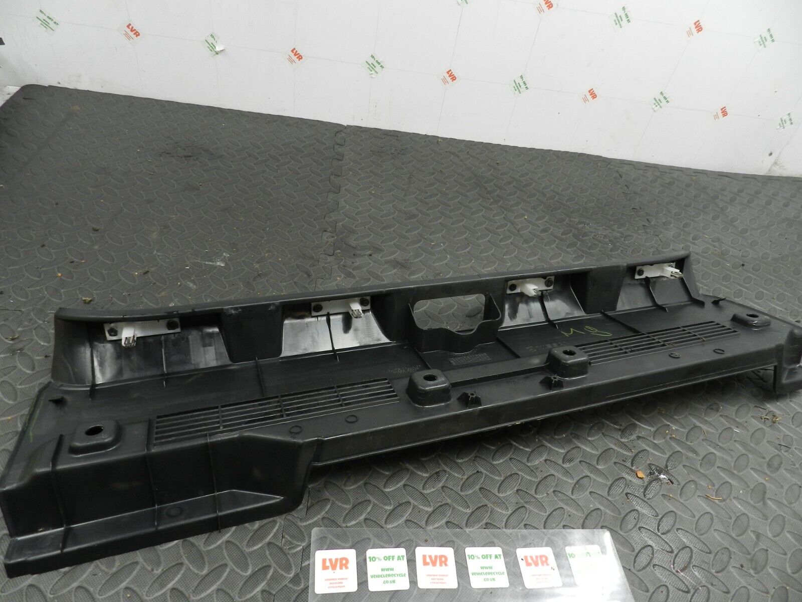 142 NISSAN MICRA K12 CONVERTIBLE C+C. BOOT LID TAIL GATE TRIM PANEL 84992BC002 - Image 2