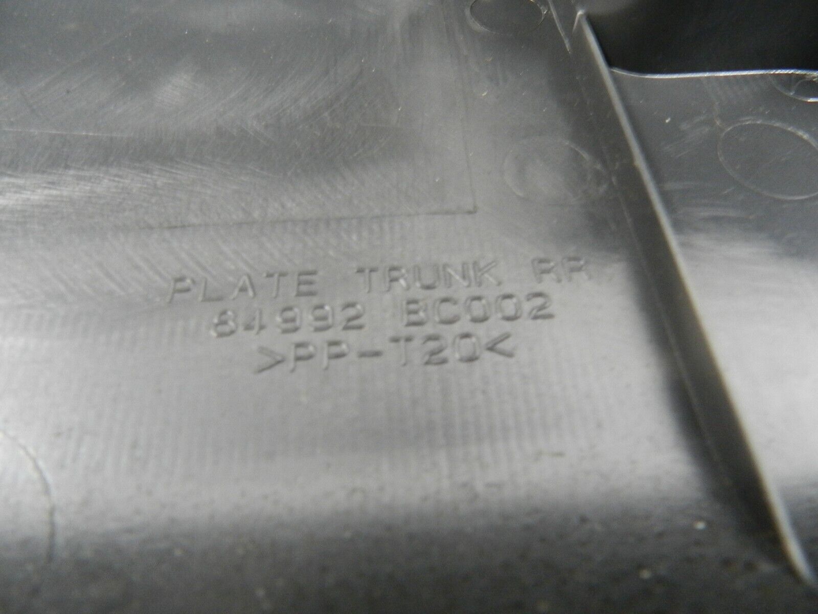 142 NISSAN MICRA K12 CONVERTIBLE C+C. BOOT LID TAIL GATE TRIM PANEL 84992BC002 - Image 4