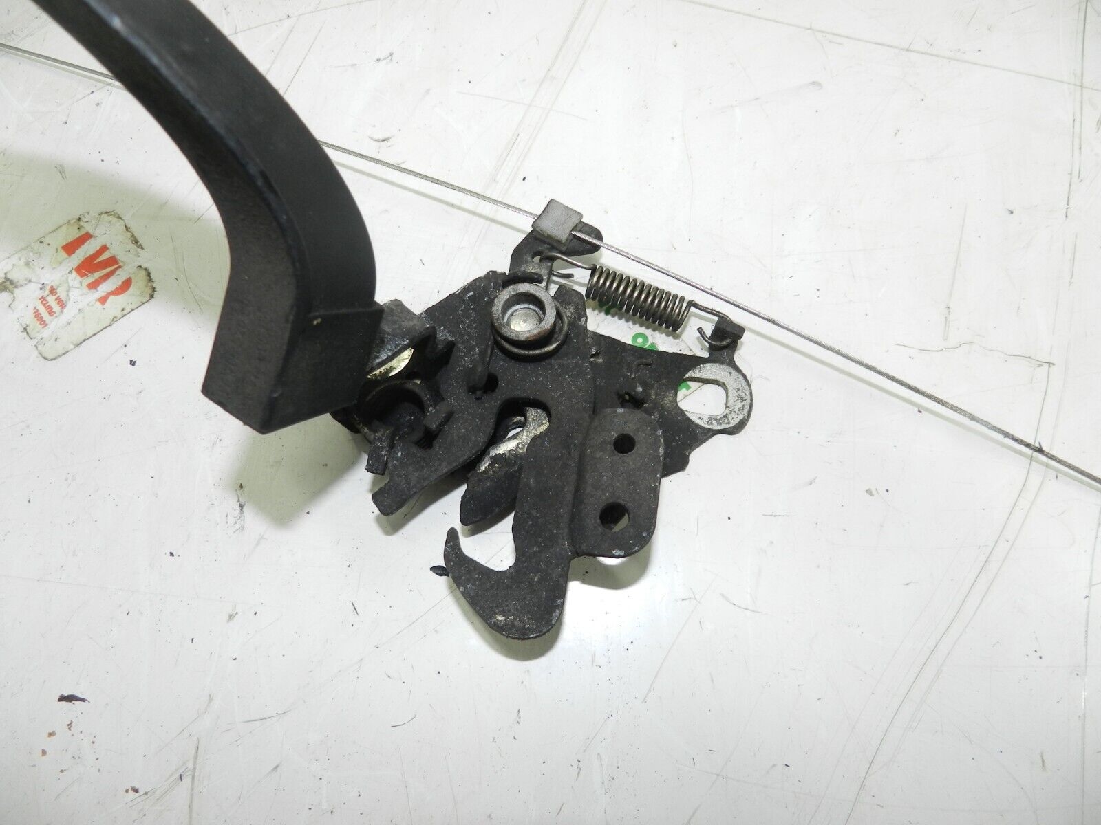 2012 CITROEN C4 VTS MK2 HATCHBACK. BONNET LATCH CATCH - Image 3