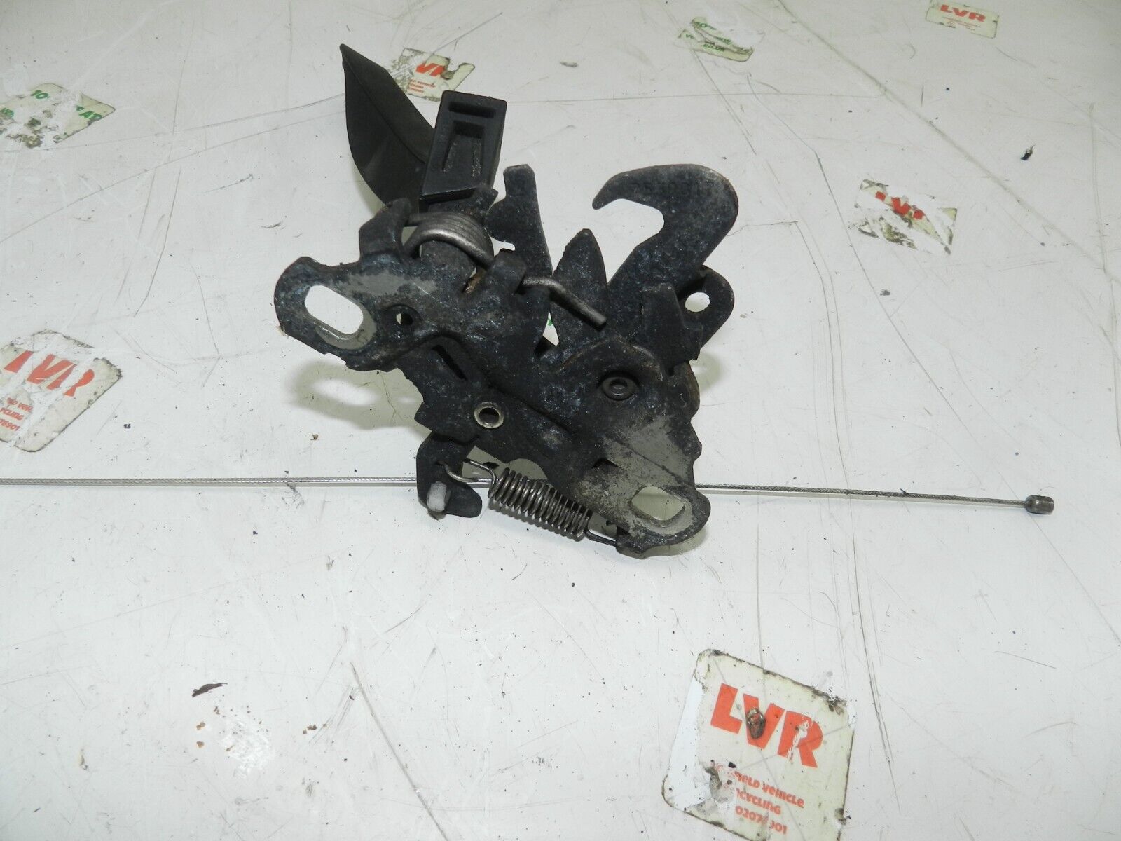 2012 CITROEN C4 VTS MK2 HATCHBACK. BONNET LATCH CATCH - Image 4