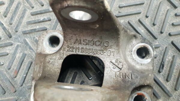 Mini Countryman 2014 1.6 Swing Support Bracket / Engine Mount 9804893 - Image 3