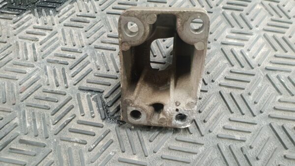 Mini Countryman 2014 1.6 Swing Support Bracket / Engine Mount 9804893 - Image 4