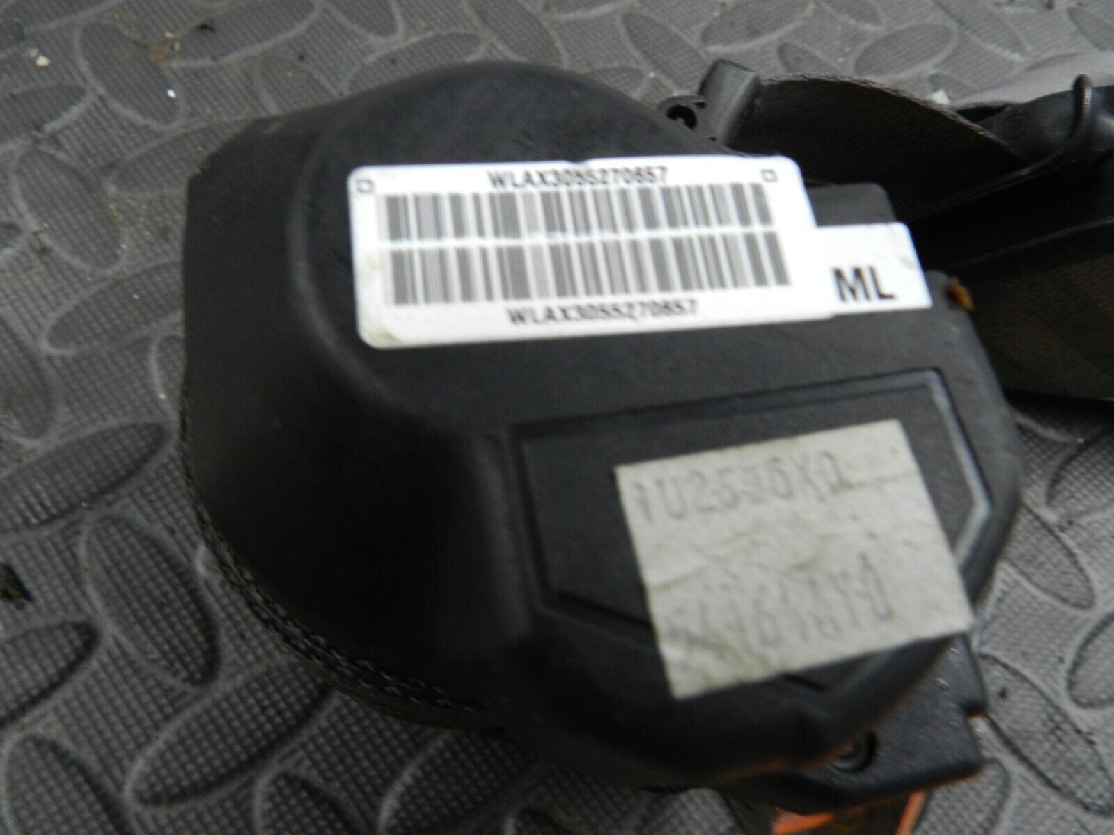 142 NISSAN MICRA K12 CONVERTIBLE C+C. DRIVER SIDE REAR SEAT BELT - Image 2