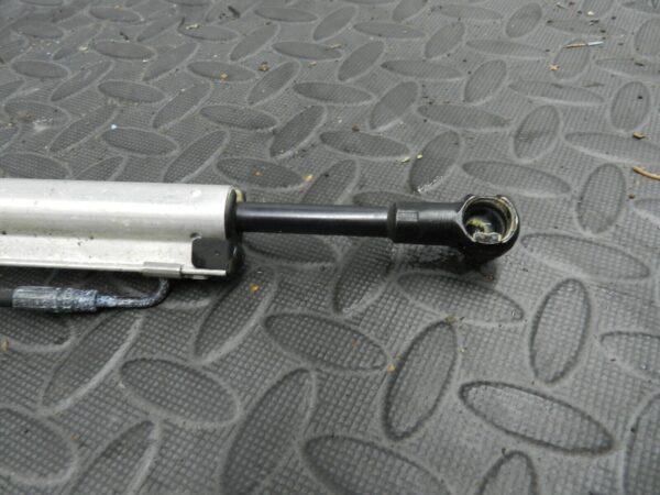 142 NISSAN MICRA K12 CONVERTIBLE C+C. DRIVER SIDE CONVERTIBLE ROOF HYDRAULIC RAM - Image 2