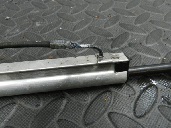 142 NISSAN MICRA K12 CONVERTIBLE C+C. DRIVER SIDE CONVERTIBLE ROOF HYDRAULIC RAM - Image 3