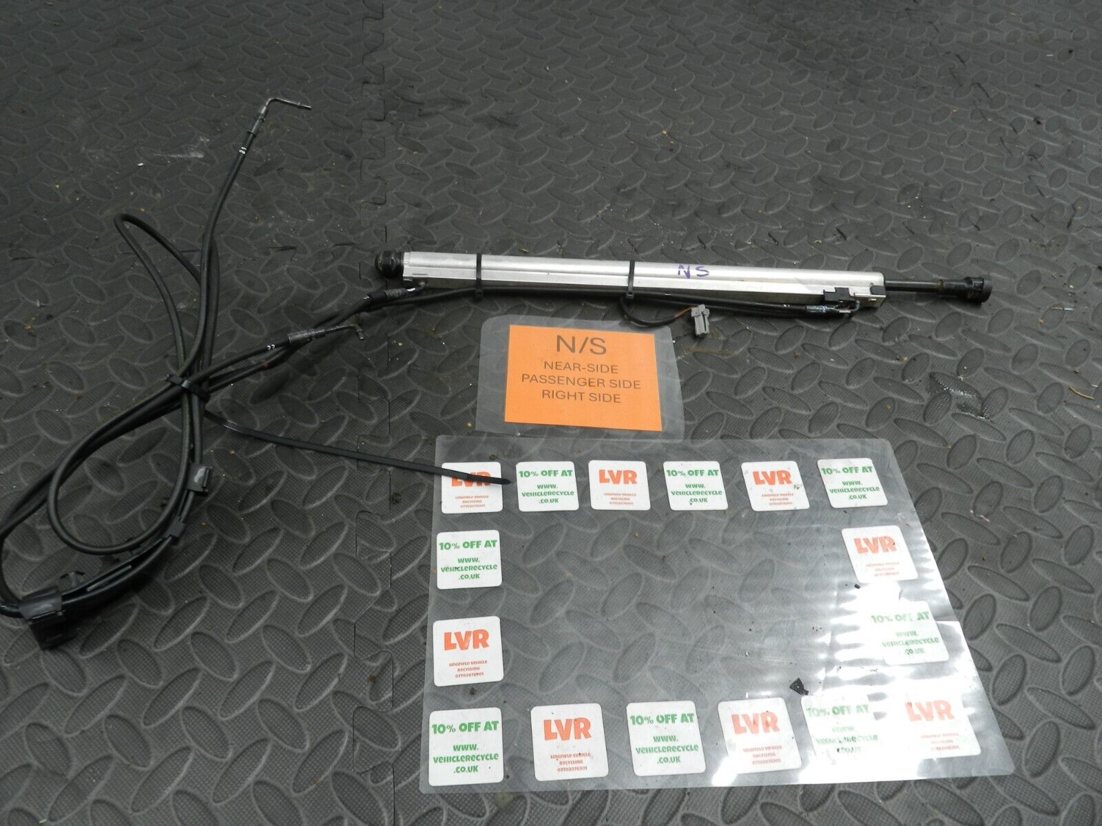 142 NISSAN MICRA K12 CONVERTIBLE C+C. PASSENGER CONVERTIBLE ROOF HYDRAULIC RAM