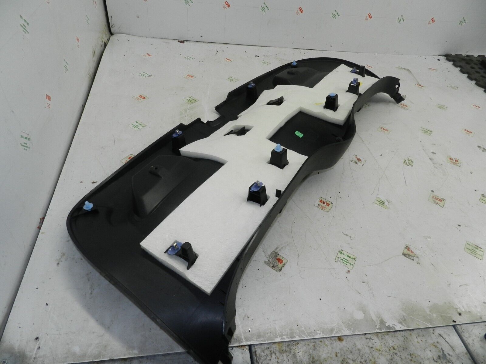 2012 CITROEN C4 VTS MK2 HATCHBACK. BOOT LID TAIL GATE PLASTIC TRIM - Image 3