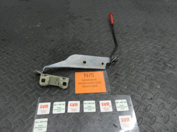 142 NISSAN MICRA K12 CONVERTIBLE C+C. PASSENGER SIDE BONNET HINGE