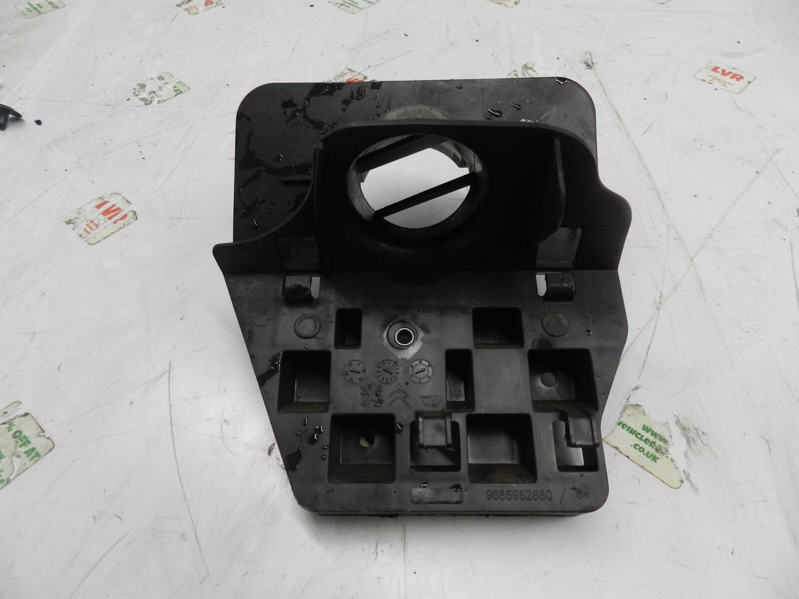 2012 CITROEN C4 VTS MK2 HATCHBACK. 9685952880 AIR INTAKE PIPE BRACKET