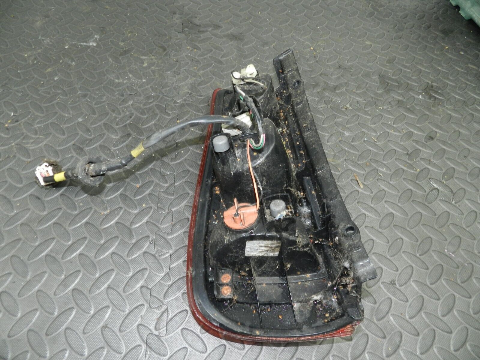 (139) 2003 HYUNDAI MATRIX DRIVER SIDE REAR LIGHT - Image 3