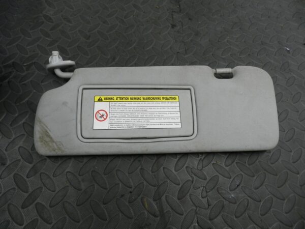 148 2007 HONDA CRV MK3. PASSENGER SIDE SUN VISOR