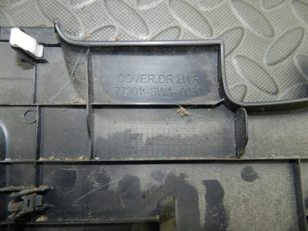 148 2007 HONDA CRV MK3. UNDER DASH BOARD TRIM 77301SWA0030 - Image 4