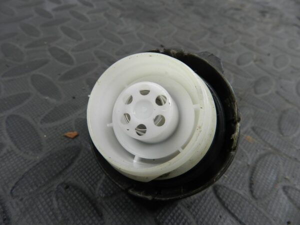 148 2007 HONDA CRV MK3. DIESEL FUEL CAP - Image 2