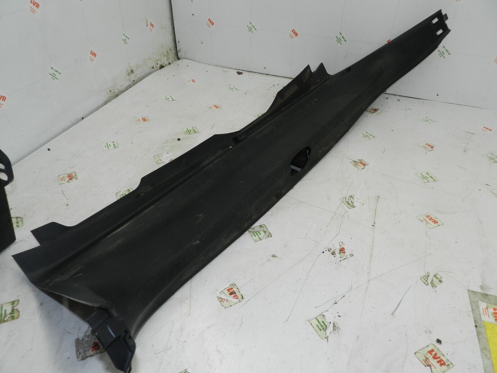 2012 CITROEN C4 VTS MK2 HATCHBACK. BOOT LID SLAM PANEL TRIM 9687426677 - Image 2