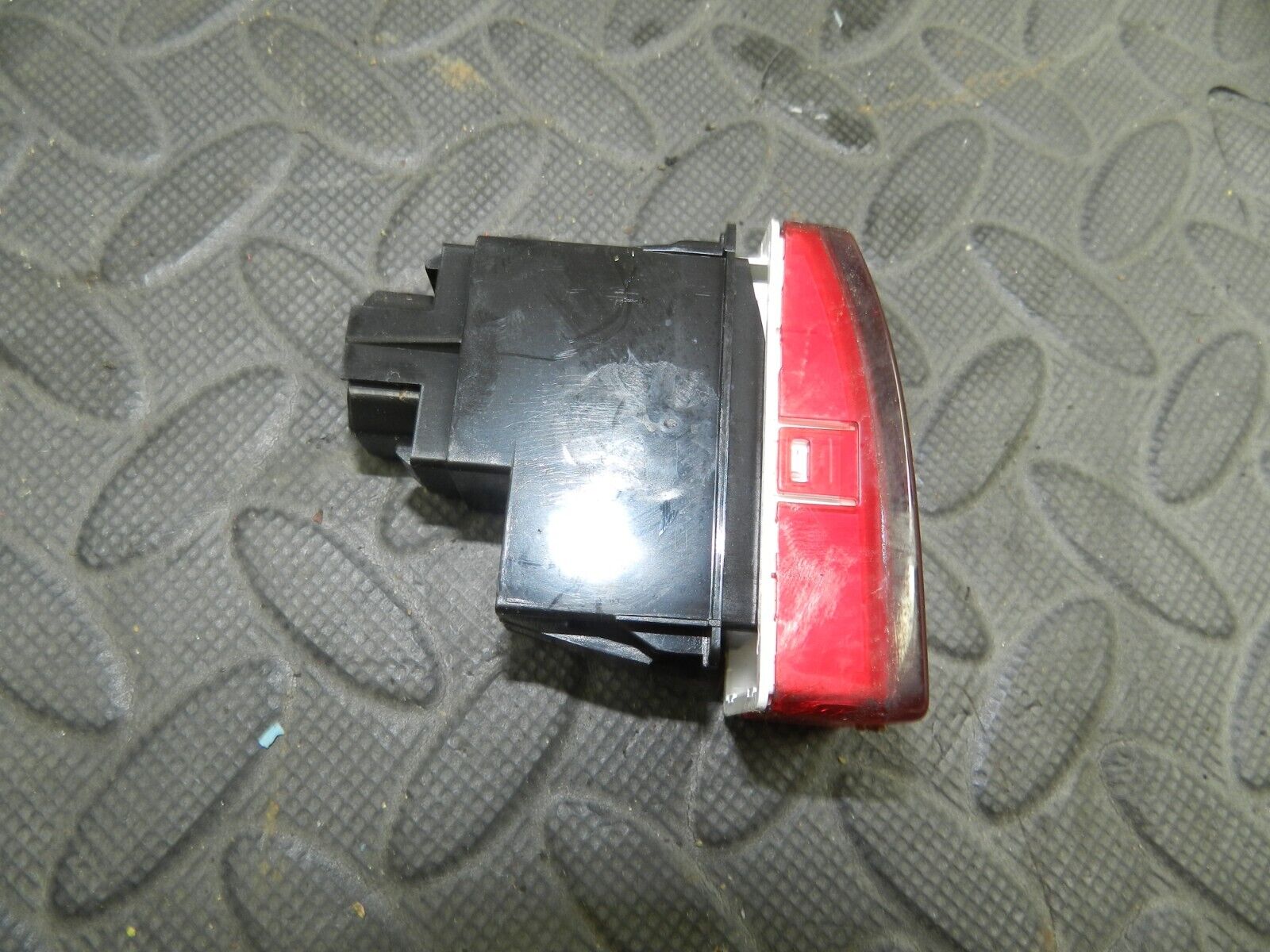 148 2007 HONDA CRV MK3. HAZARD SWITCH - Image 3
