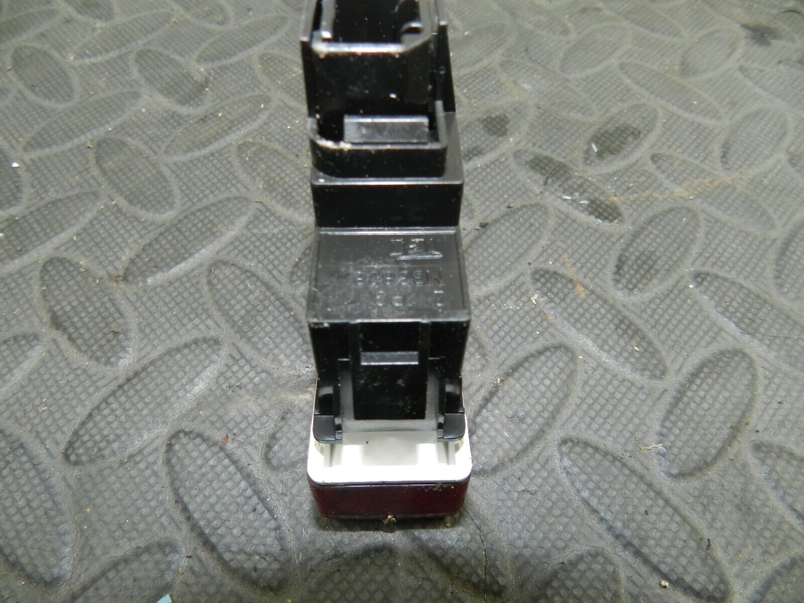 148 2007 HONDA CRV MK3. HAZARD SWITCH - Image 5
