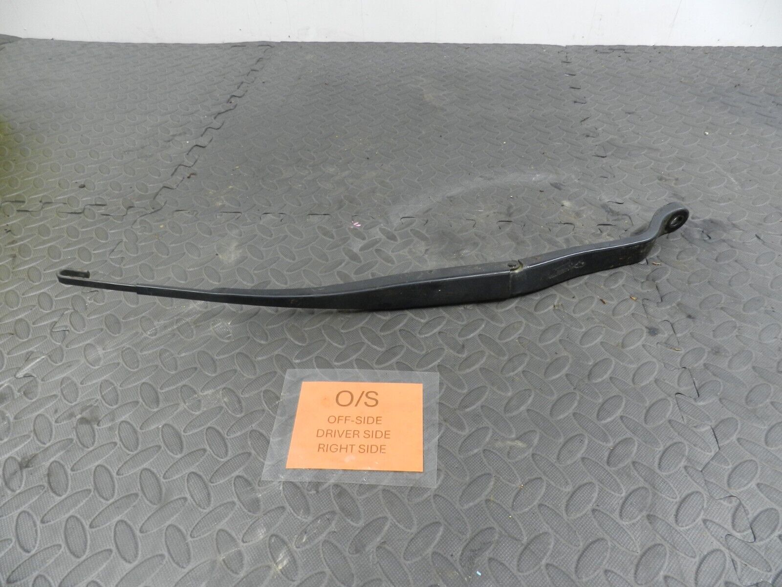 148 2007 HONDA CRV MK3. DRIVER SIDE WIPER ARM