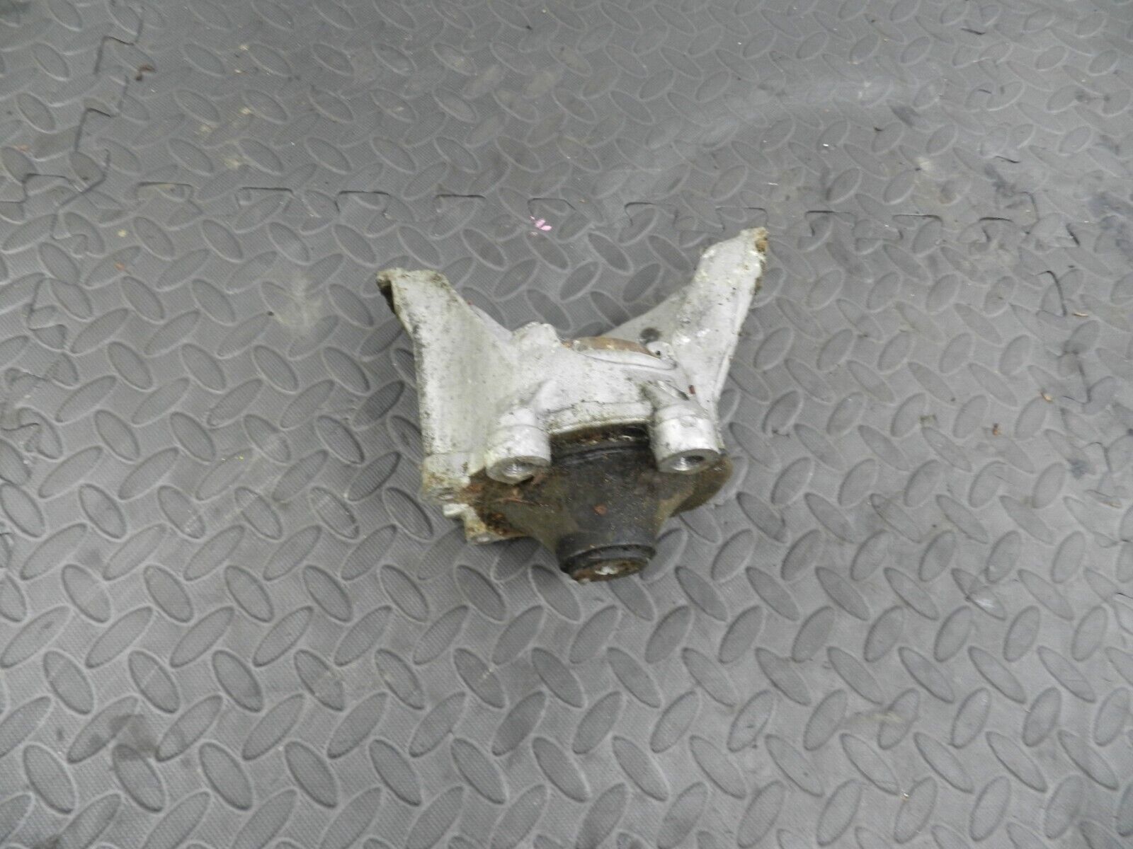 148 2007 HONDA CRV MK3. ENGINE MOUNT