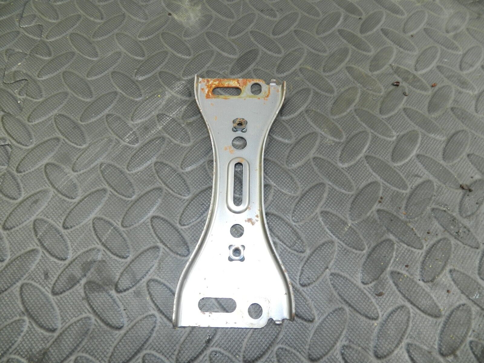 148 2007 HONDA CRV MK3. BATTERY CLAMP - Image 2