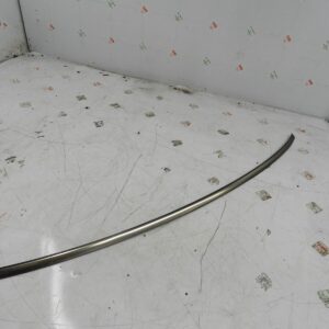 (131) 2002 MERCEDES BENZ E CLASS ESTATE W210. WINDSCREEN TRIM