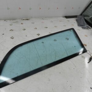 (131) 2002 MERCEDES E CLASS ESTATE W210. DRIVER SIDE REAR QUARTER WINDOW GLASS